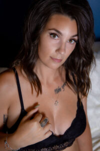 Boudoir Photographer in Saskatoon Roses and Scars Photography (1)