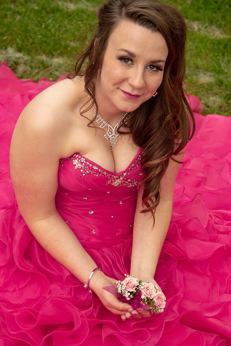 Grad Formal Portraits with Family Saskatoon Roses and Scars Photography Female Graduate (3)
