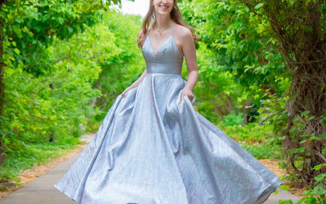 4 Beautiful and Easy Poses For Your Teen Ladies Formal Session