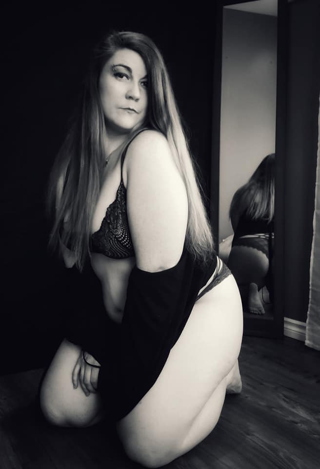 Saskatoon Boudoir Photographer Roses and Scars Photography Boudoir Selfies